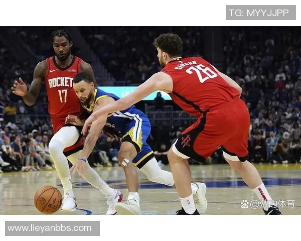 火箭队与湖人队激战第三场精彩视频回顾与赛后分析
