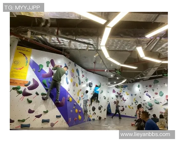 西安攀岩队在极限运动会中的团队协作表现精彩点评与分析