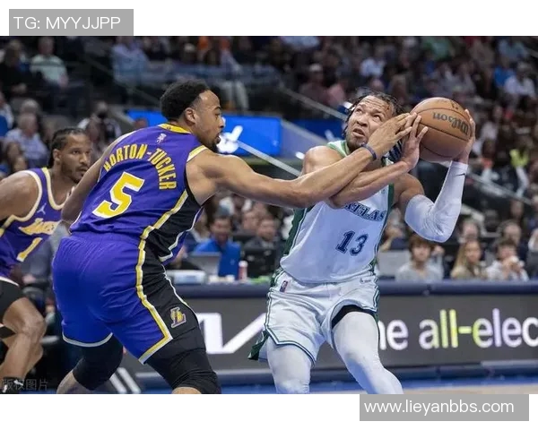 NBA非鸟权解读：球队薪资空间与球员合同灵活性如何影响阵容构建